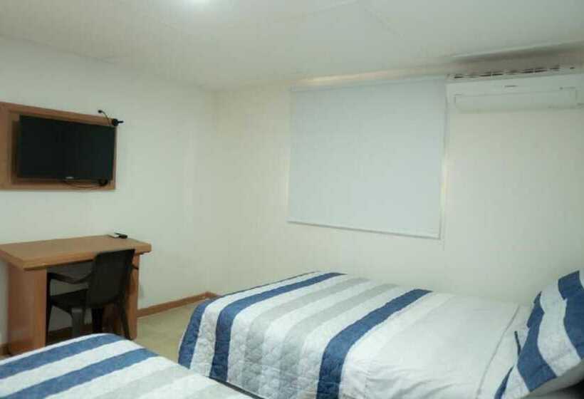 호텔 The American Corner Hostel & Gastro Bar