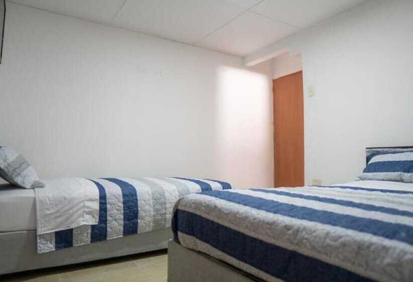 호텔 The American Corner Hostel & Gastro Bar