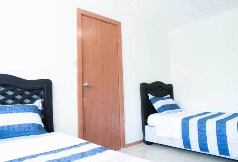 호텔 The American Corner Hostel & Gastro Bar