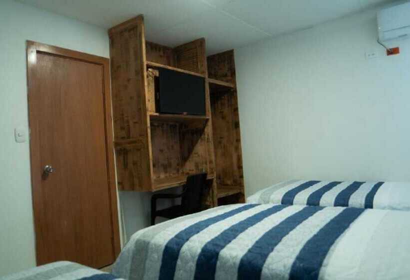 호텔 The American Corner Hostel & Gastro Bar