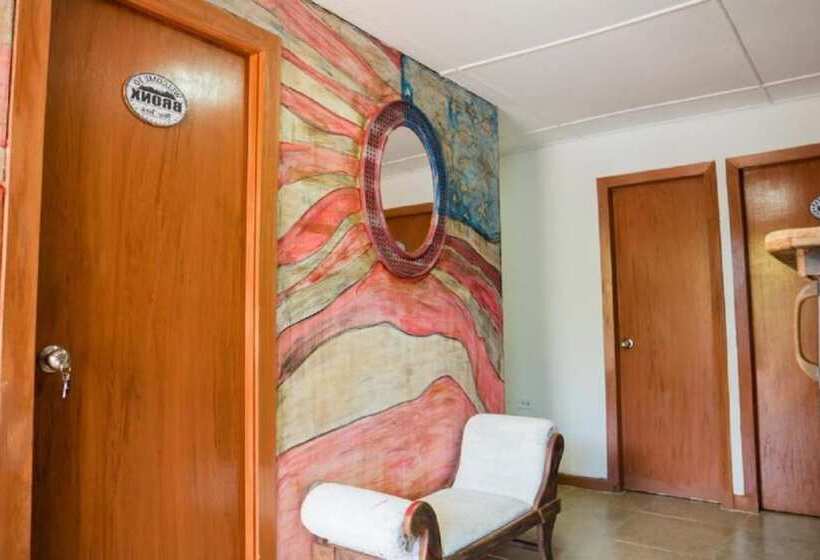 호텔 The American Corner Hostel & Gastro Bar