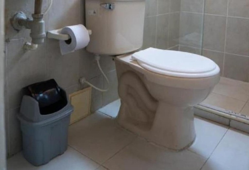 호텔 The American Corner Hostel & Gastro Bar