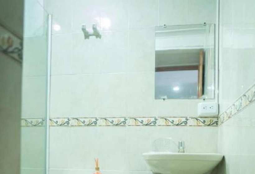 호텔 The American Corner Hostel & Gastro Bar