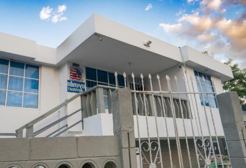 호텔 The American Corner Hostel & Gastro Bar