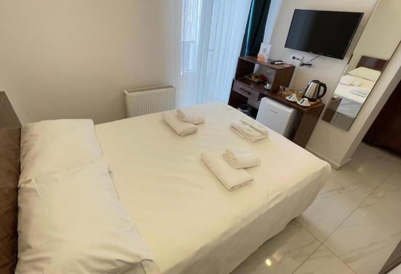 هتل The Lavington