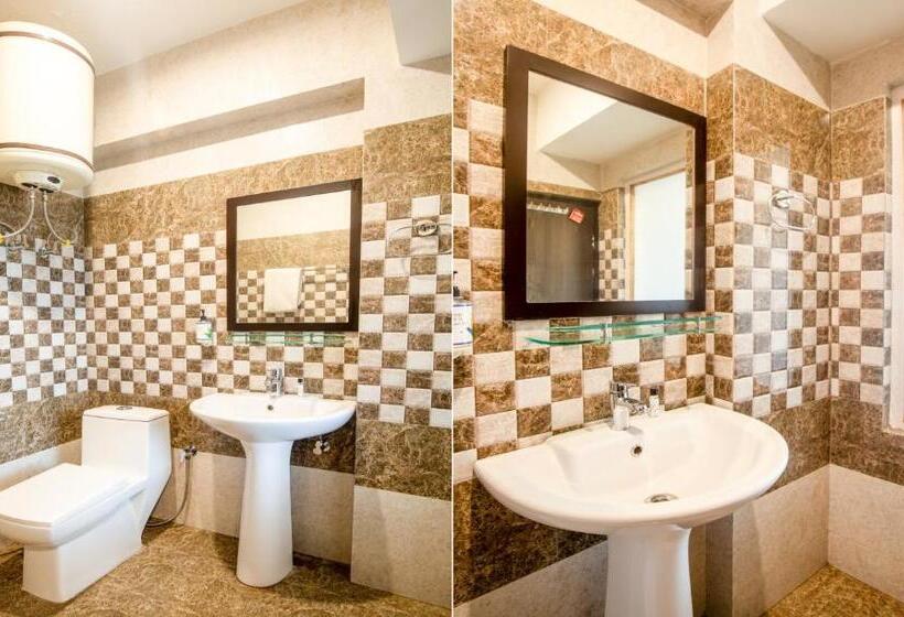 Fabhotel Prime Royal Park