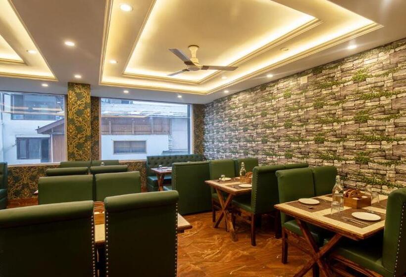 Fabhotel Prime Royal Park