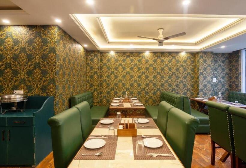 Fabhotel Prime Royal Park