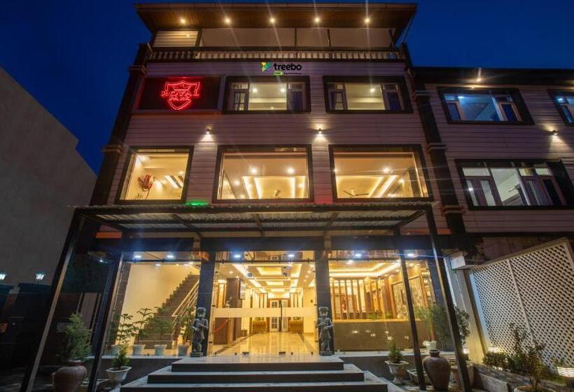 Fabhotel Prime Royal Park