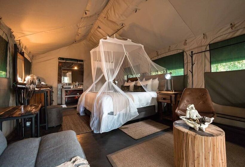 בית מלון כפרי Umkumbe Bush Lodge   Luxury Tented Camp