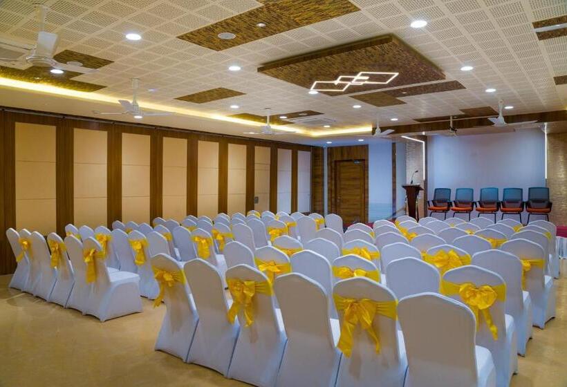 Отель Viceroy Residency Manor