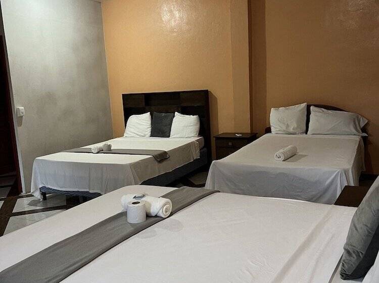 Hotel Y Restaurante La Perla