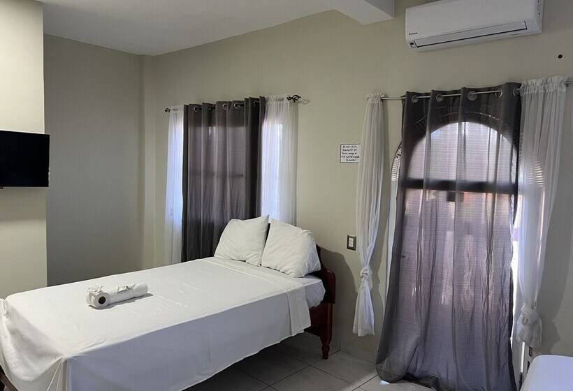 Hotel Y Restaurante La Perla