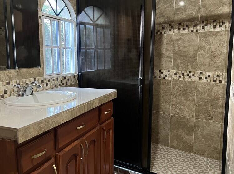 Hotel Y Restaurante La Perla