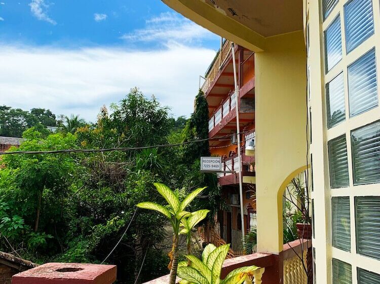 Hotel Y Restaurante La Perla