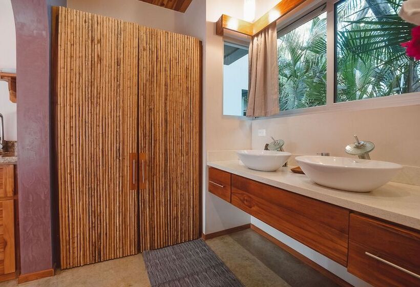 Iluminar Beachfront Suite