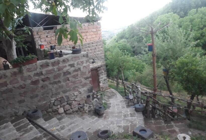 پانسیون Aghveran Eco Guest House