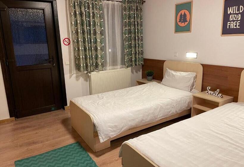 بنسيون Frații Jderi Utopia Verde