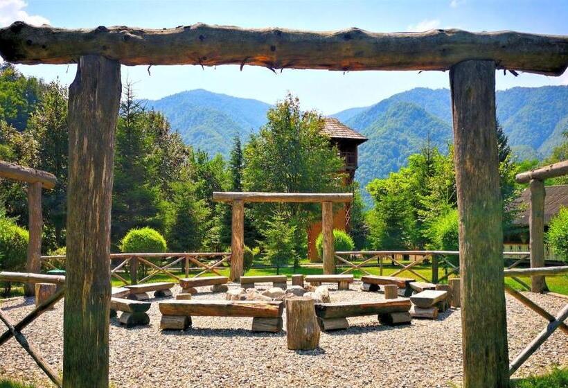 بنسيون Frații Jderi Utopia Verde