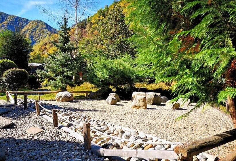 بنسيون Frații Jderi Utopia Verde