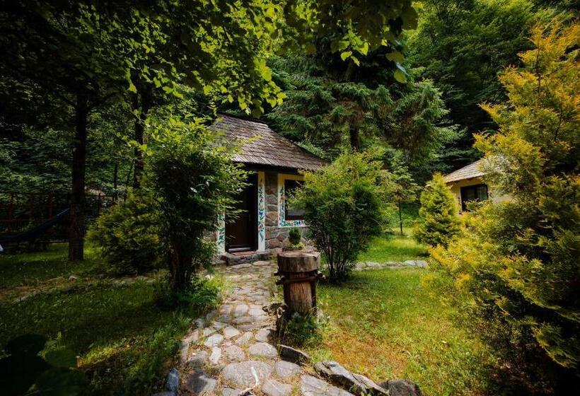 پانسیون Frații Jderi   Utopia Verde