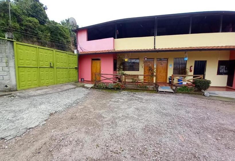 بنسيون Hostal Aventura