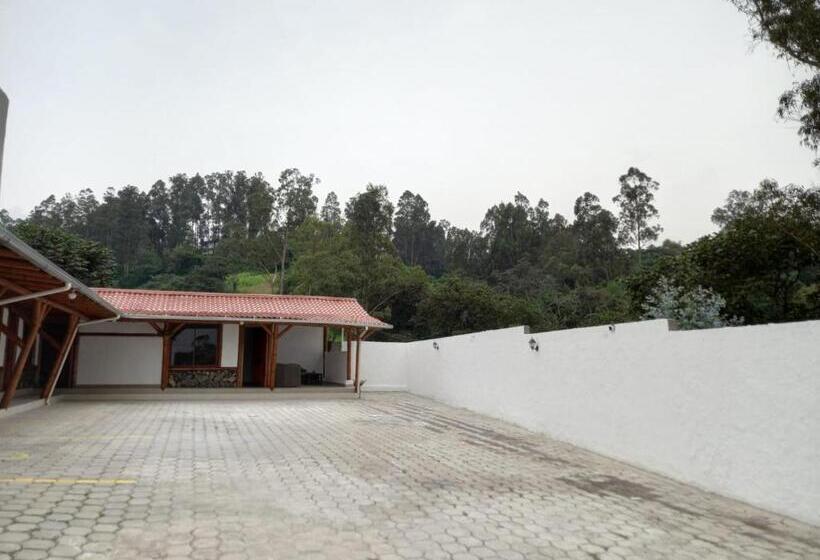 بنسيون Hostal Aventura