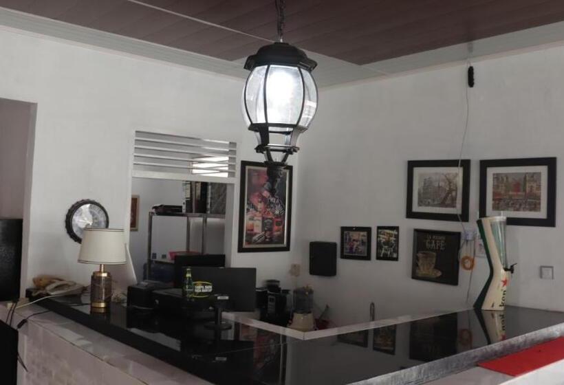 بنسيون Hw. Hubers Hotel, Bar & Resto