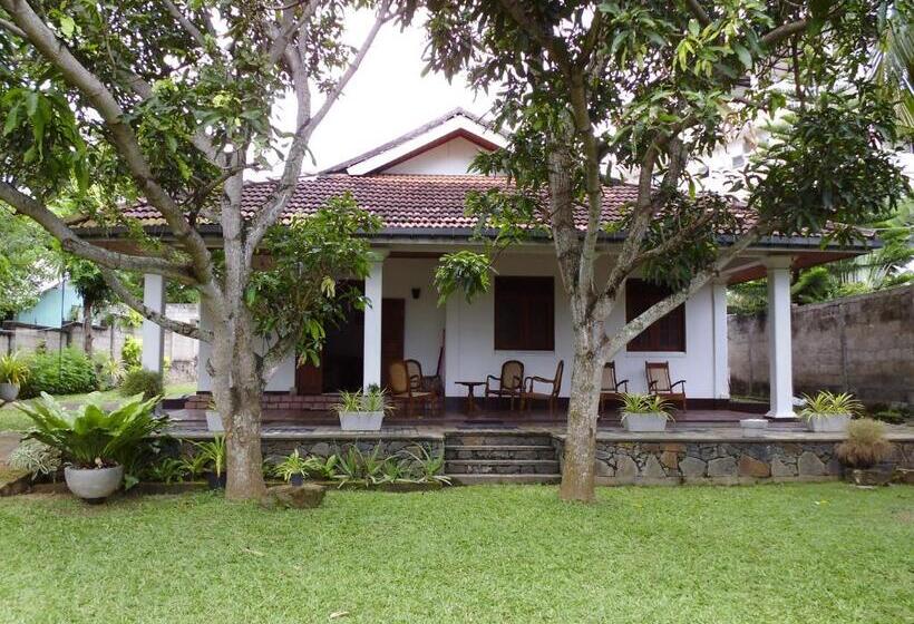 פנסיון Shalome Villa