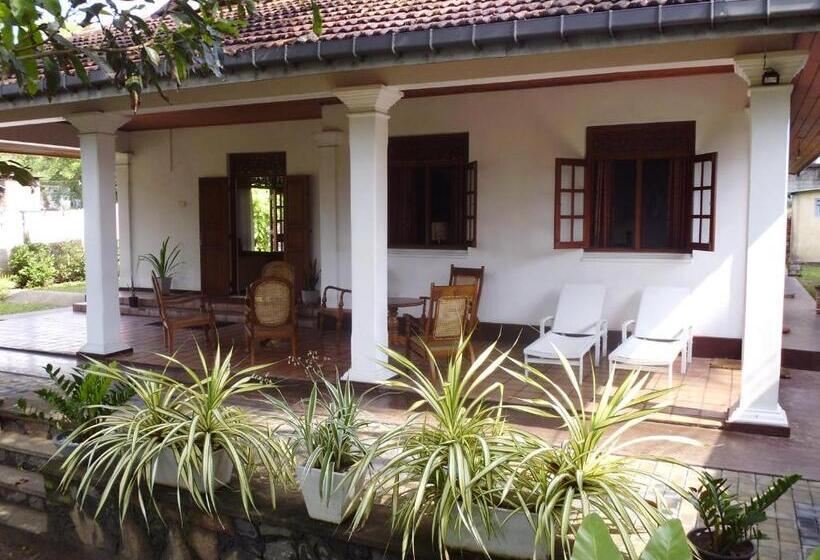 פנסיון Shalome Villa