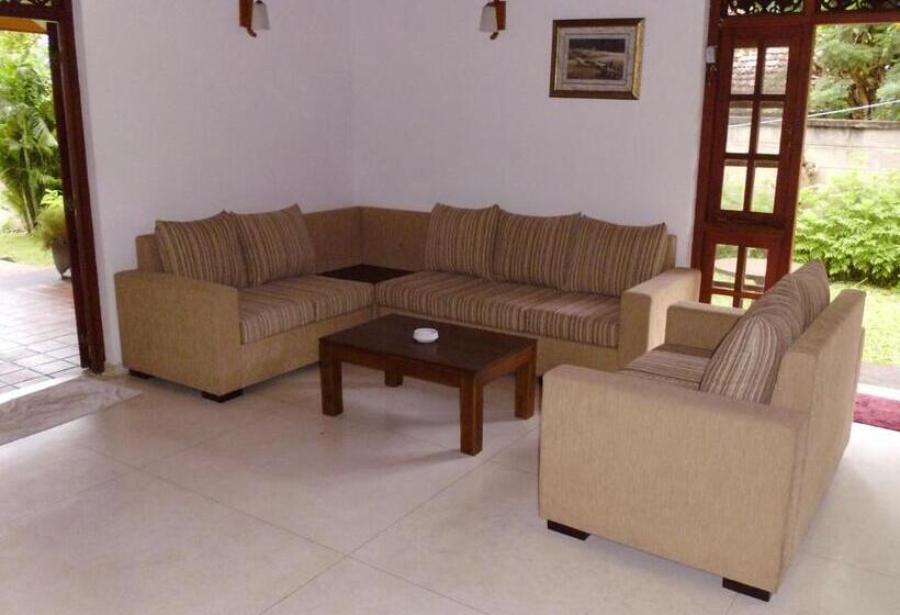 פנסיון Shalome Villa