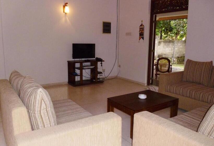 פנסיון Shalome Villa