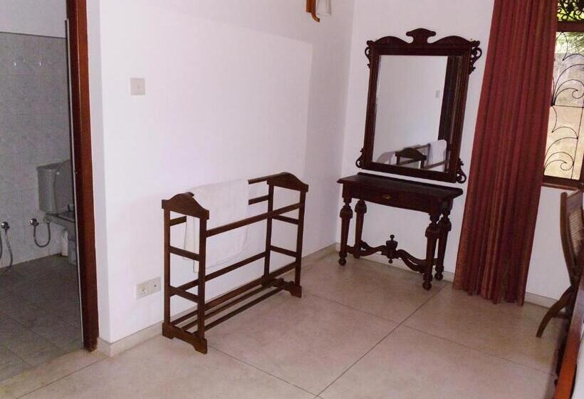 פנסיון Shalome Villa