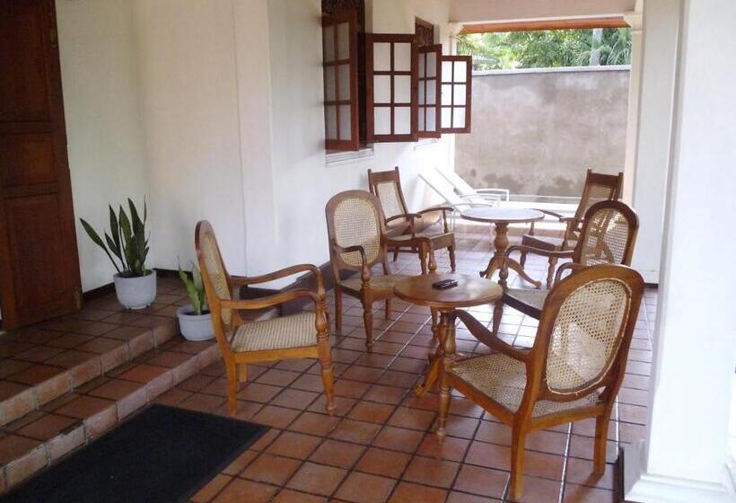 פנסיון Shalome Villa