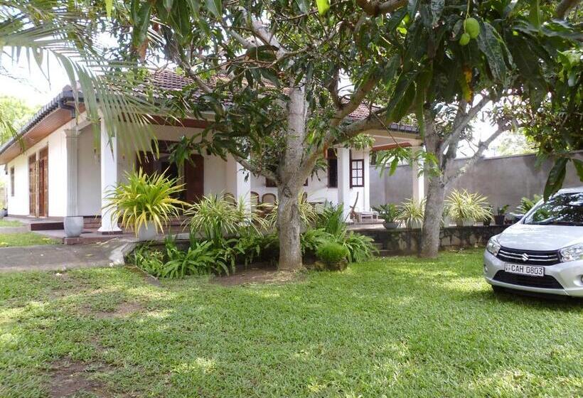 פנסיון Shalome Villa