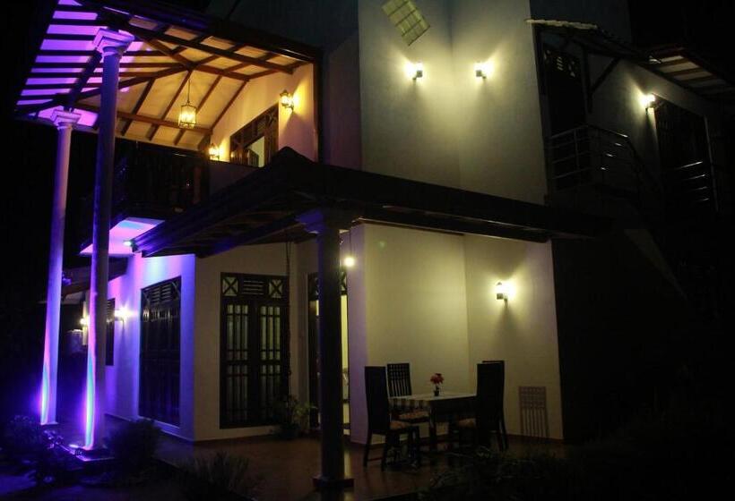 ペンション Suzzi Villa