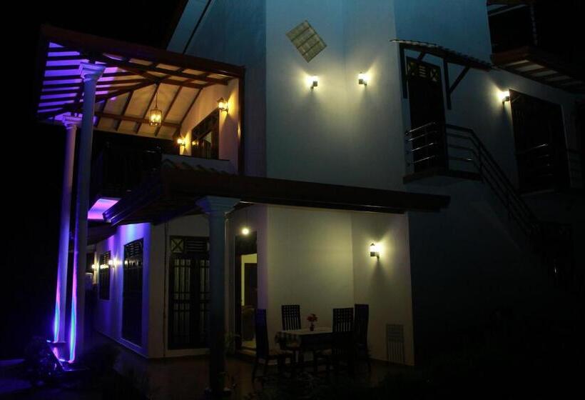 ペンション Suzzi Villa