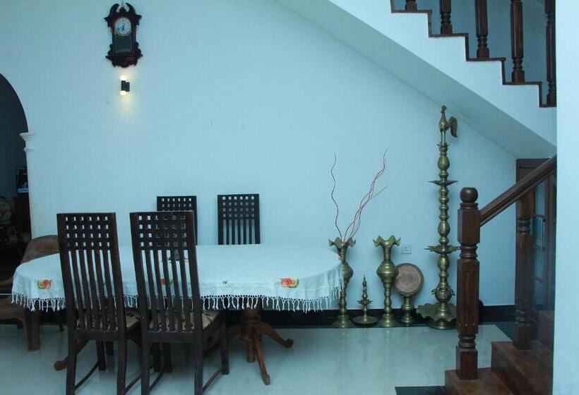 ペンション Suzzi Villa