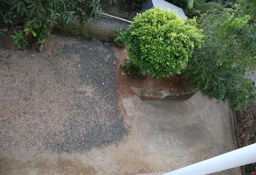 ペンション Suzzi Villa