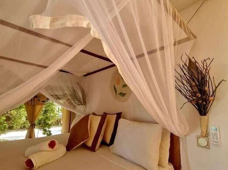 منتجع Kinazu Upepo Beach