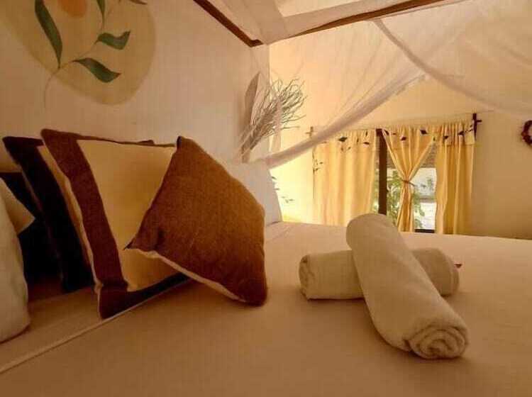 منتجع Kinazu Upepo Beach