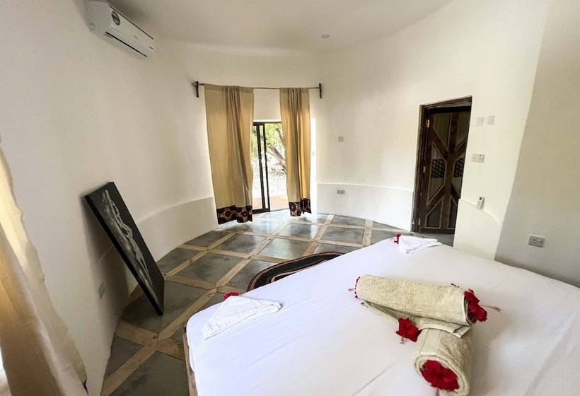 منتجع Kinazu Upepo Beach