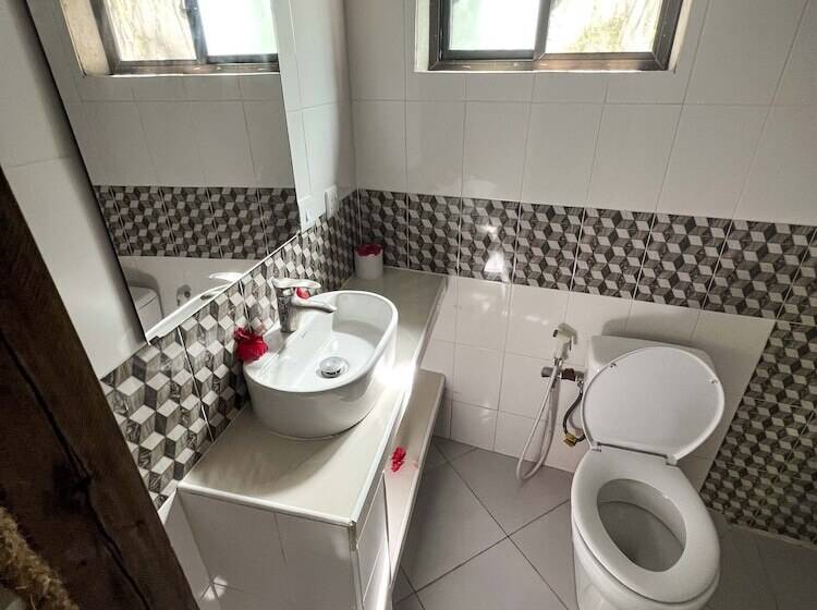 منتجع Kinazu Upepo Beach