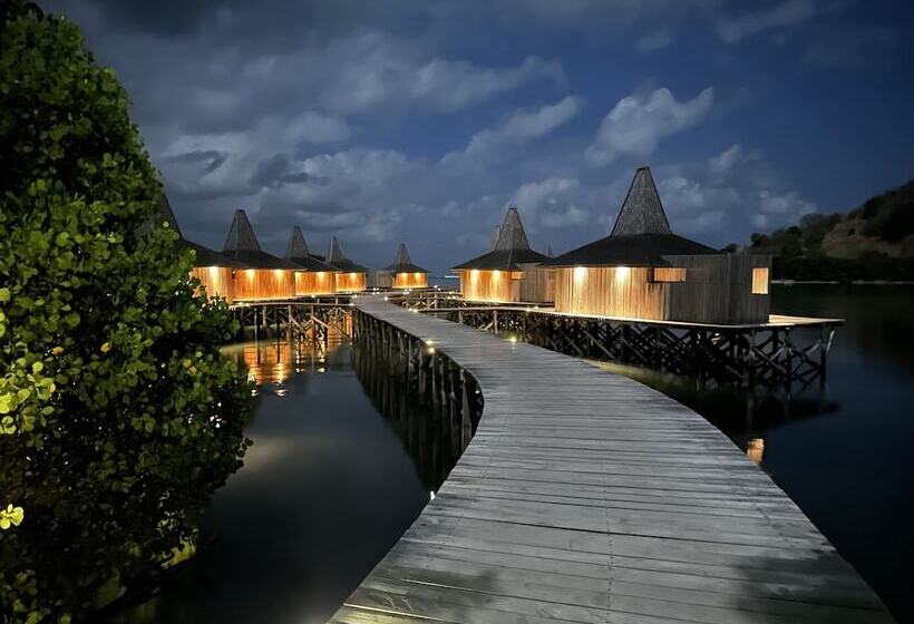 リゾートホテル Menjaga Bay