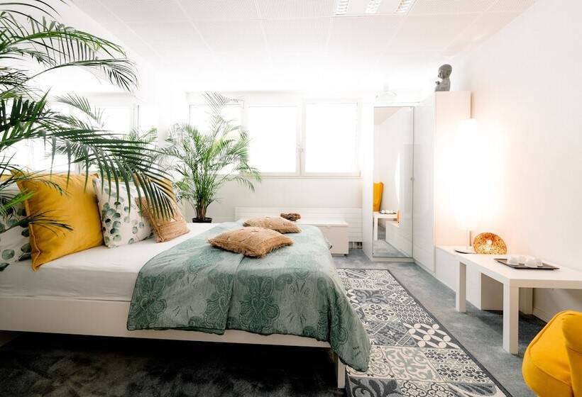 The Business Sleeping Place