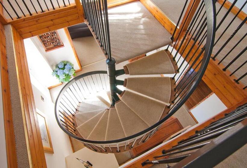 Twiga House Bed And Breakfast