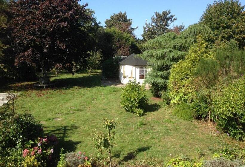 Twiga House Bed And Breakfast