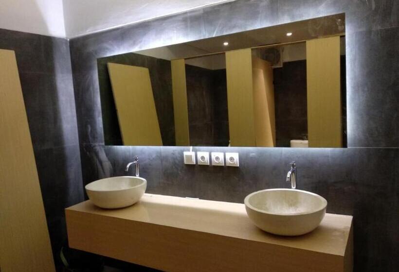 Xoxo Kuta Legian Hostel