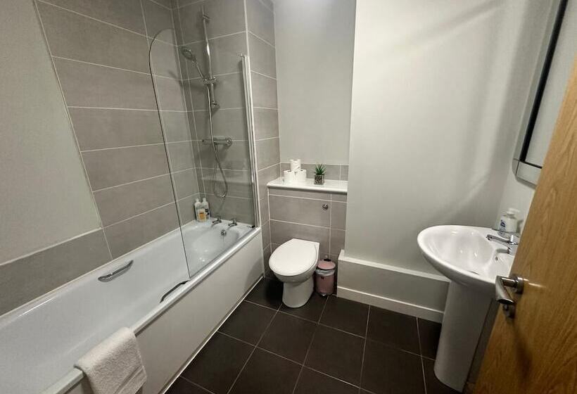 Adelphi Wharf Apartments By Beehosting