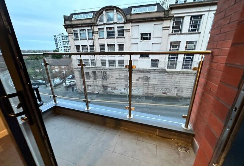 Adelphi Wharf Apartments By Beehosting